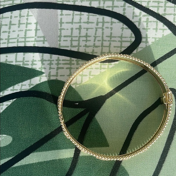 Elegant Gold-Tone Bracelet - Picture 15 of 17